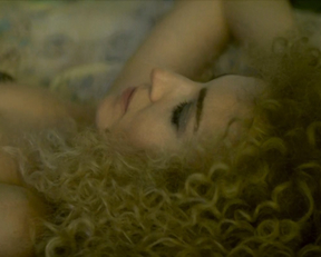 Paulina Andreeva, Aleksandra Bortich, Yuliya Aleksandrova - Lyubovnicy (2019)