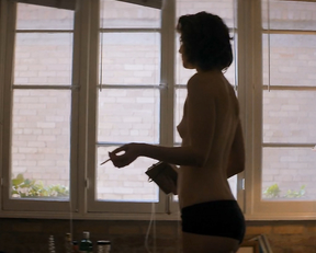 Mary Elizabeth Winstead nude - All About Nina (2018)
