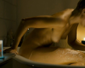 Bernadette Heerwagen nude – Die kommenden Tage (2010)