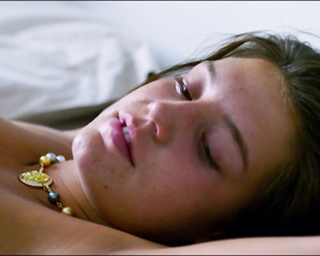 Adèle Exarchopoulos, Gemma Artenton - Orpheline (2016)