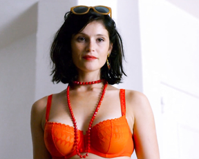 Adèle Exarchopoulos, Gemma Artenton - Orpheline (2016)