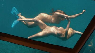 Kelly Brook, Riley Steele naked in - Piranha 3D (2010)