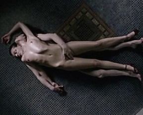 Olga Kurylenko - L'annulaire (2005, slow-mo)