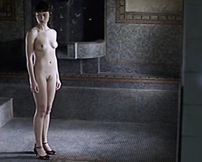 Olga Kurylenko - L'annulaire (2005, slow-mo)