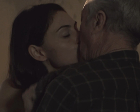Phoebe Tonkin - Bloom (s01e02, 2019)