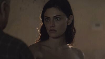 Phoebe Tonkin - Bloom (s01e02, 2019)