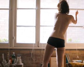 Mary Elizabeth Winstead - All About Nina (2018)