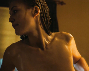 Rosamund Pike - Fugitive Pieces (2007)
