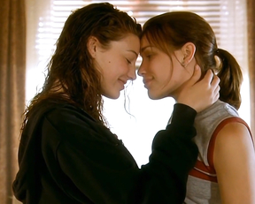 Piper Perabo, Jessica Paré - Lost and Delirious (2001)