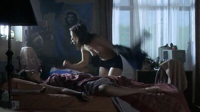 Piper Perabo, Jessica Paré - Lost and Delirious (2001)