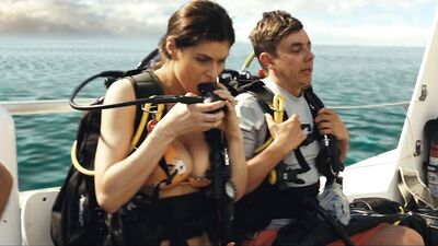 Alexandra Daddario - Rampage (2018, non nude del scene)