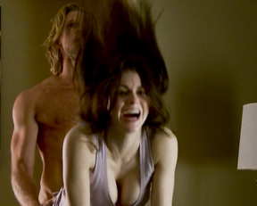 Alexandra Daddario, Kate Upton - The Layover (2017)