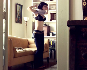 Alexandra Daddario - Texas Chainsaw 3D (2013)