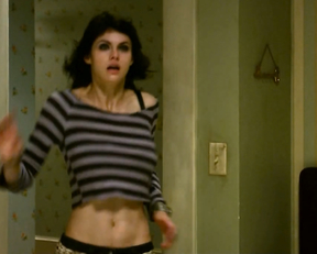Alexandra Daddario - Texas Chainsaw 3D (2013)