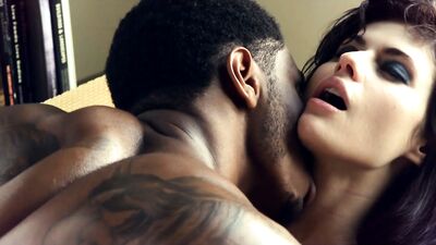 Alexandra Daddario - Texas Chainsaw 3D (2013)