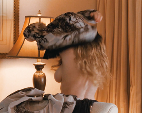 Julianne Moore, Amanda Seyfried -  Chloe (2009)