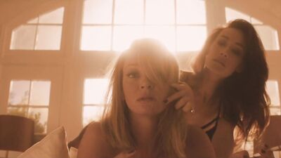 Uma Thurman, Maggie Q - The Con Is On (2018)