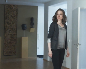 Anne Ratte-Polle - Tatort: Narben (2016, labia scene)