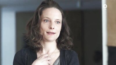 Anne Ratte-Polle - Tatort: Narben (2016, labia scene)