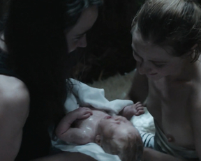 Ellen Page, Evan Rachel Wood - Into the Forest (2015)