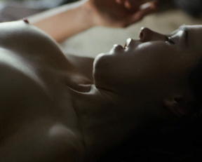 Ellen Page, Evan Rachel Wood - Into the Forest (2015)