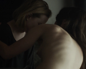 Ellen Page, Evan Rachel Wood - Into the Forest (2015)