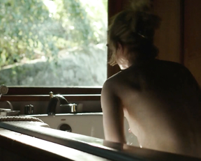 Ellen Page, Evan Rachel Wood - Into the Forest (2015)