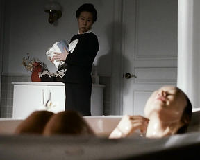 Do-yeon Jeon, Woo Seo - The Housemaid (2010)