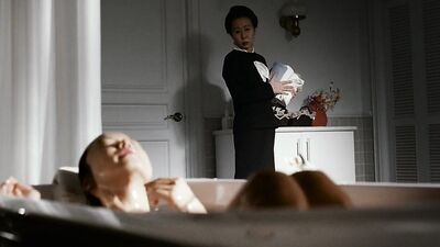 Do-yeon Jeon, Woo Seo - The Housemaid (2010)