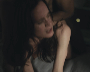 Elizabeth Reaser - Easy (s02 e02, 2017)