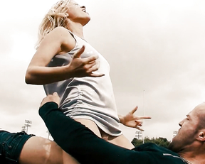 Amy Smart - Crank 2: High Voltage (2009, labia-slip)