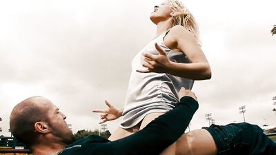Amy Smart - Crank 2: High Voltage (2009, labia-slip)