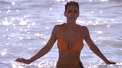 Halle Berry - Die Another Day (2002)
