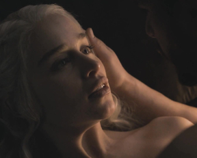 Emilia Clarke - Game of Thrones (s07 e07, 2017)