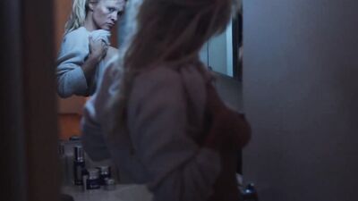 Pamela Anderson - Connected (2016)