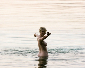 Elizabeth Debicki - The Night Manager (2016)