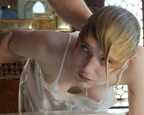 Elizabeth Debicki - The Night Manager (2016)