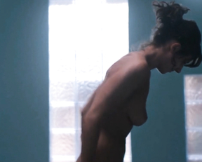 Alison Brie - Glow (s01 e01, 2017)