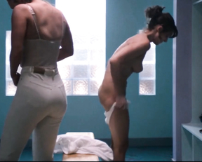 Alison Brie - Glow (s01 e01, 2017)