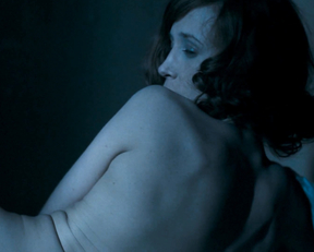 Vera Farmiga - In Tranzit (2008)