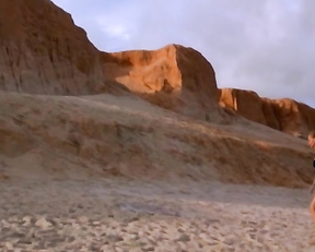 Natasha Henstridge - Bela Donna (1998)