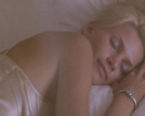 Natasha Henstridge - Bela Donna (1998)