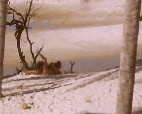 Natasha Henstridge - Bela Donna (1998)