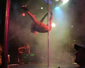 Natasha Henstridge, Raquel Gardner, Nancy La Scala, Sarah Wynter - Species II (1998)