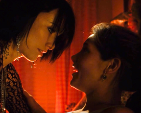 Olivia Wilde, Ashley Greene - Butlet (2011)