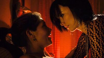 Olivia Wilde, Ashley Greene - Butlet (2011)