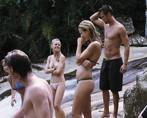 Olivia Wilde, Beau Garrett - Turistas (2006)