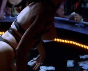 Jennifer Tilly - Dancing at the Blue Iguana (2000)