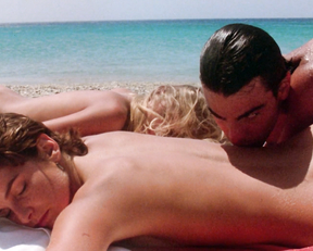 Daryl Hannah, Valérie Quennessen - Summer Lovers (1982).