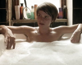 Julia Koschitz, Lena Lauzemis - Unsichtbare Jahre(2015)